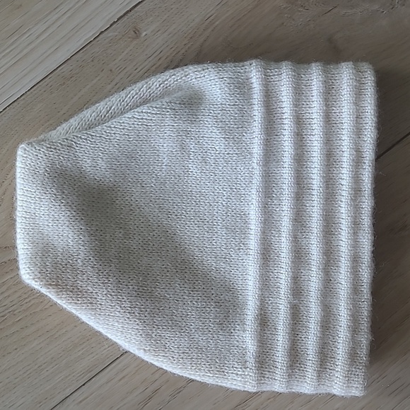 Wigwam 100% Wool Cozy Cream Knit Beanie Women Ski - Picture 2 of 5